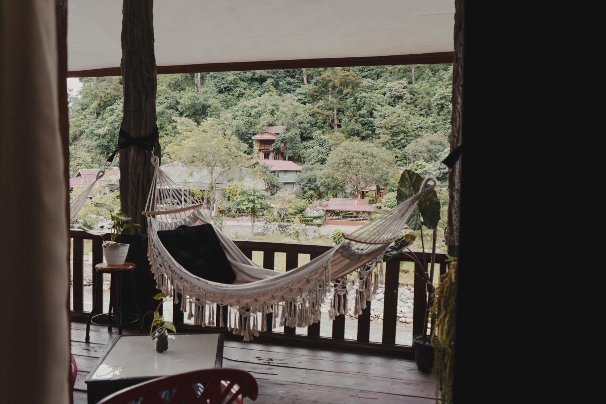 Charlys Little House Hotell Bukit Lawang Exteriör bild