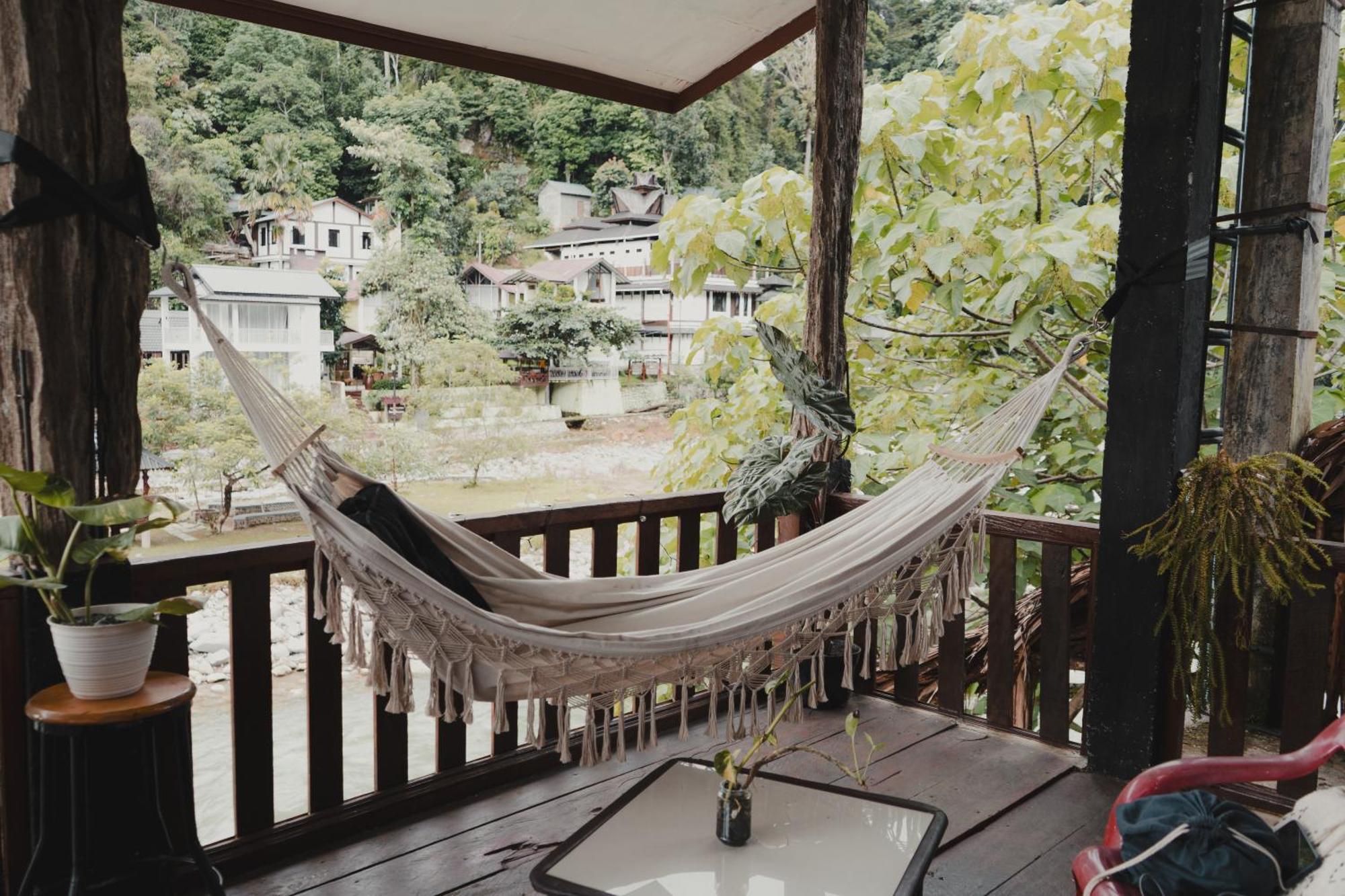 Charlys Little House Hotell Bukit Lawang Exteriör bild