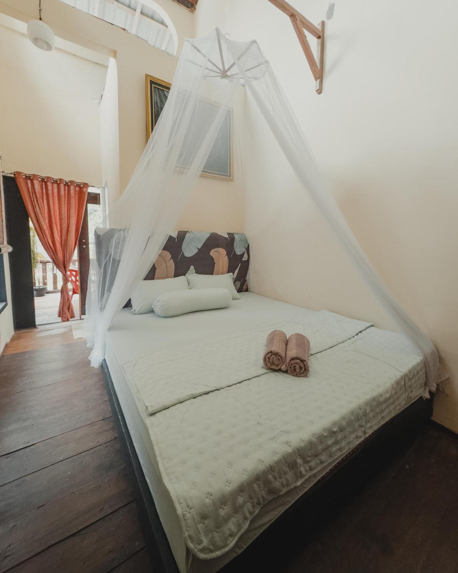 Charlys Little House Hotell Bukit Lawang Exteriör bild